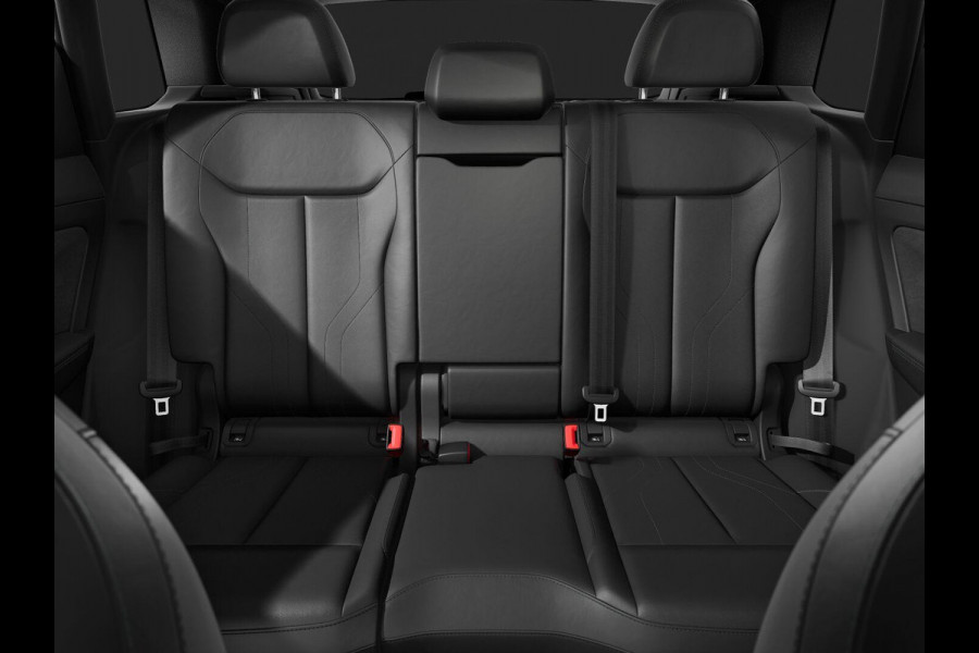 Audi Q3 S edition e-hybrid 200 kW / 272 PK | Techniekpakket plus | Ambiente lichtpakket pro | Privacy glas | Panoramadak| Dodehoek detectie | Leder |