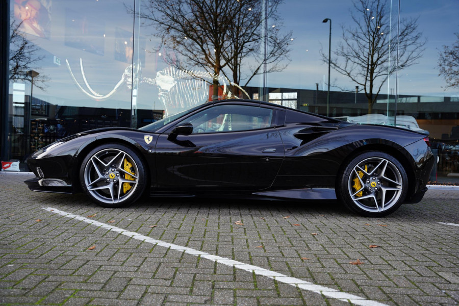 Ferrari F8 Spider 3.9 V8 HELE Cuoio Interior 18 D.Km