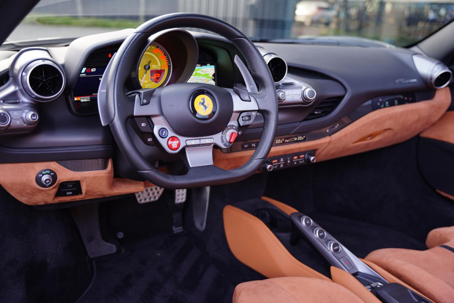 Ferrari F8 Spider 3.9 V8 HELE Cuoio Interior 18 D.Km