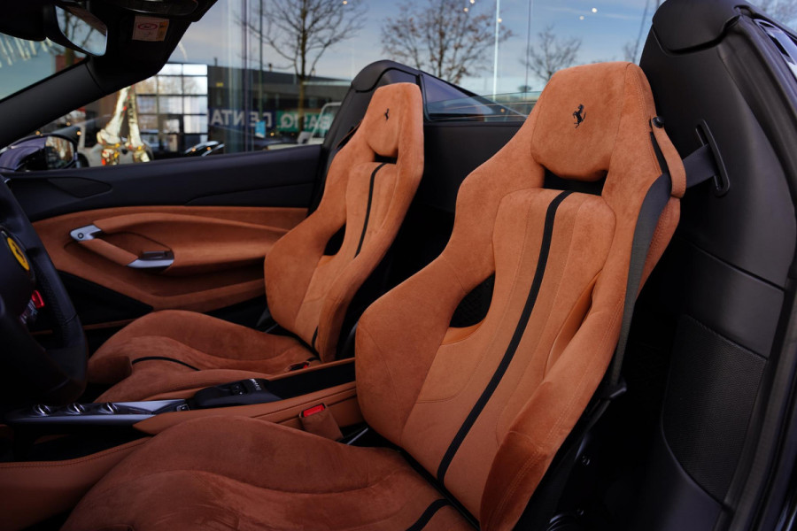 Ferrari F8 Spider 3.9 V8 HELE Cuoio Interior 18 D.Km