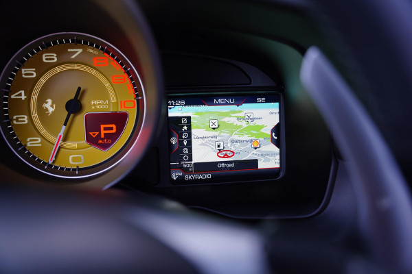 Ferrari F8 Spider 3.9 V8 HELE Cuoio Interior 18 D.Km