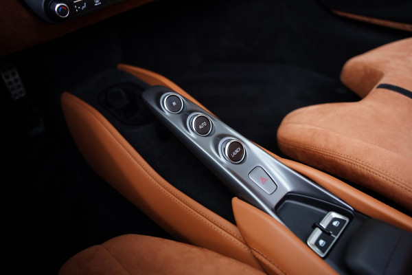 Ferrari F8 Spider 3.9 V8 HELE Cuoio Interior 18 D.Km