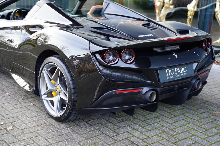 Ferrari F8 Spider 3.9 V8 HELE Cuoio Interior 18 D.Km