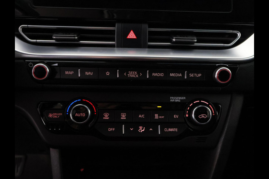 Kia e-Niro ExecutiveLine 64 kWh 450 km actieradius | Navigatie | Stoelverwarming | Leder |