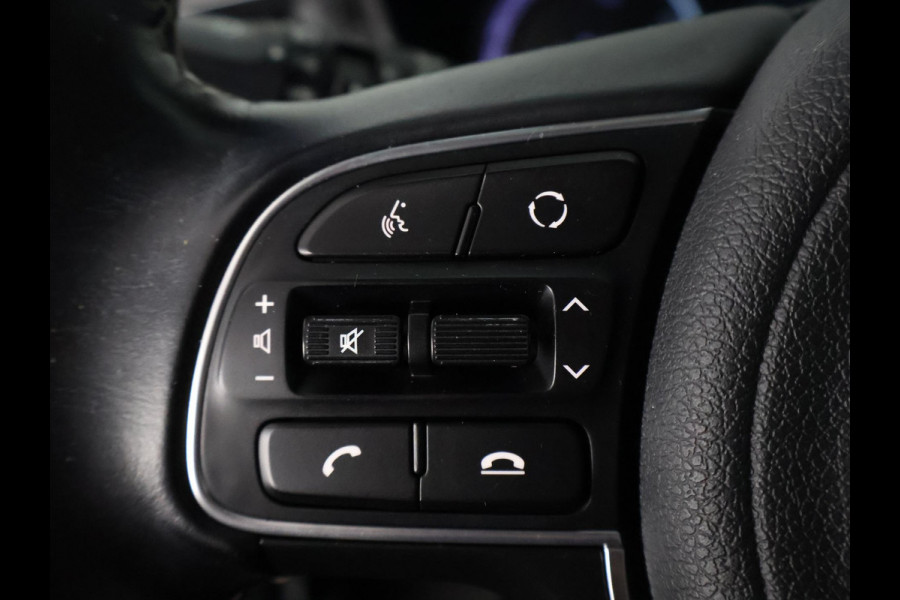 Kia e-Niro ExecutiveLine 64 kWh 450 km actieradius | Navigatie | Stoelverwarming | Leder |