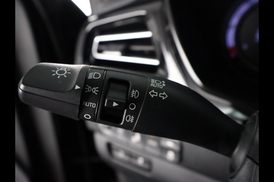 Kia e-Niro ExecutiveLine 64 kWh 450 km actieradius | Navigatie | Stoelverwarming | Leder |