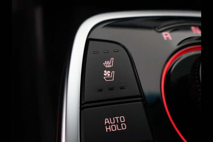 Kia e-Niro ExecutiveLine 64 kWh 450 km actieradius | Navigatie | Stoelverwarming | Leder |