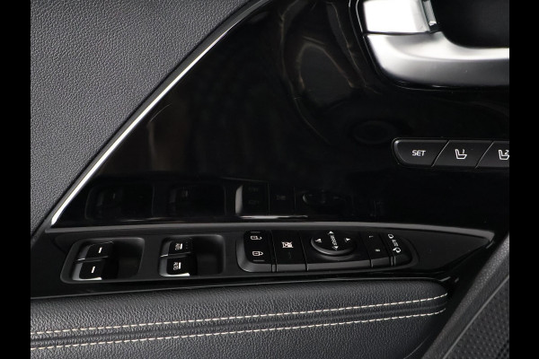 Kia e-Niro ExecutiveLine 64 kWh 450 km actieradius | Navigatie | Stoelverwarming | Leder |
