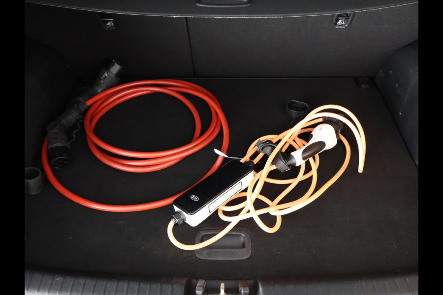 Kia e-Niro ExecutiveLine 64 kWh 450 km actieradius | Navigatie | Stoelverwarming | Leder |