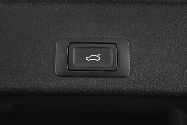 Audi A4 Avant 35 TFSI S-Line 150 pk Automaat (S-Tronic) | Verlengde garantie | Navigatie | Parkeersensoren achter | Autom. airco (3 zones) | S-Line
