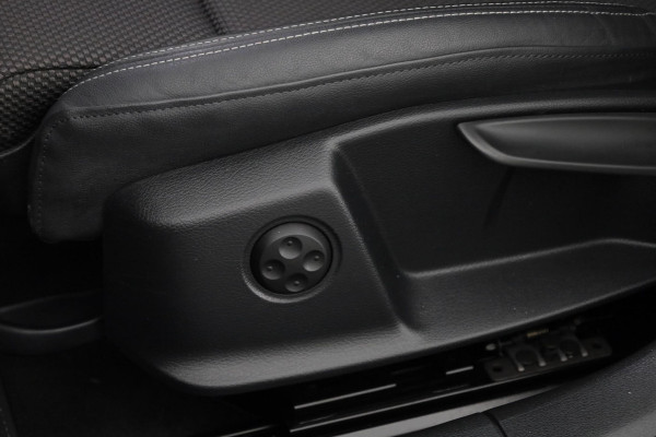 Audi A4 Avant 35 TFSI S-Line 150 pk Automaat (S-Tronic) | Verlengde garantie | Navigatie | Parkeersensoren achter | Autom. airco (3 zones) | S-Line