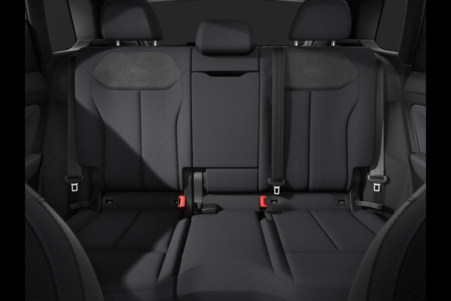 Audi Q3 S edition e-hybrid 200 kW / 272 PK | Techniekpakket plus | Ambiente lichtpakket plus | Privacy glas | Panoramadak| Dodehoek detectie | Sonos| Head-up display |