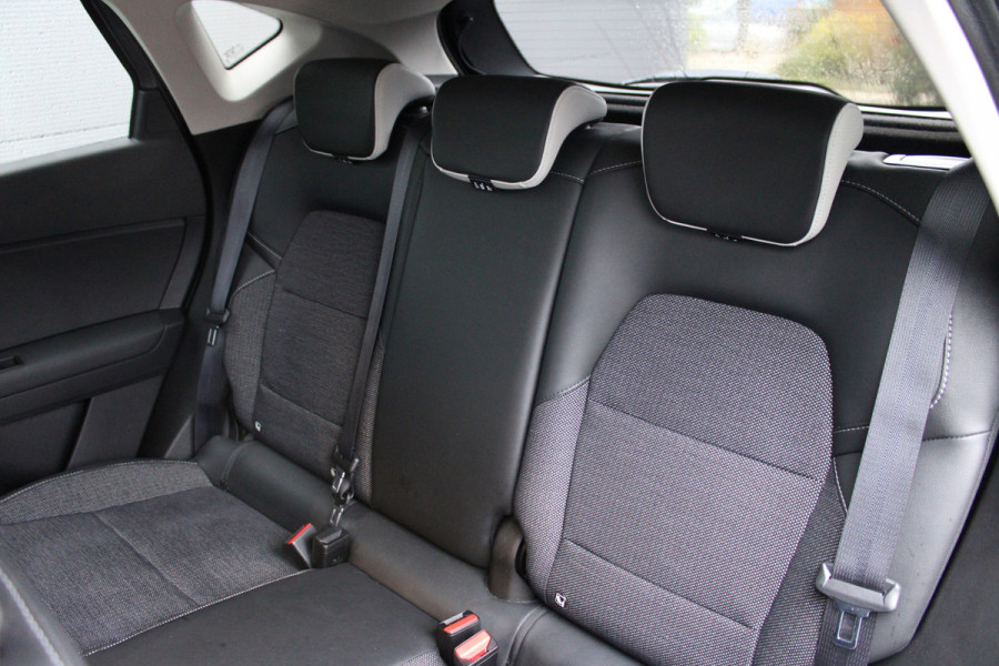 Renault Captur 1.6 E-Tech Plug-in Hybrid 160 Intens | Trekhaak | Navigatie | Camera | Cruise Control | Keyless