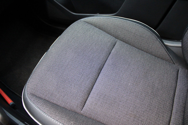 Renault Captur 1.6 E-Tech Plug-in Hybrid 160 Intens | Trekhaak | Navigatie | Camera | Cruise Control | Keyless