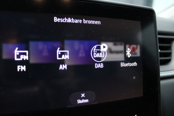 Renault Captur 1.6 E-Tech Plug-in Hybrid 160 Intens | Trekhaak | Navigatie | Camera | Cruise Control | Keyless