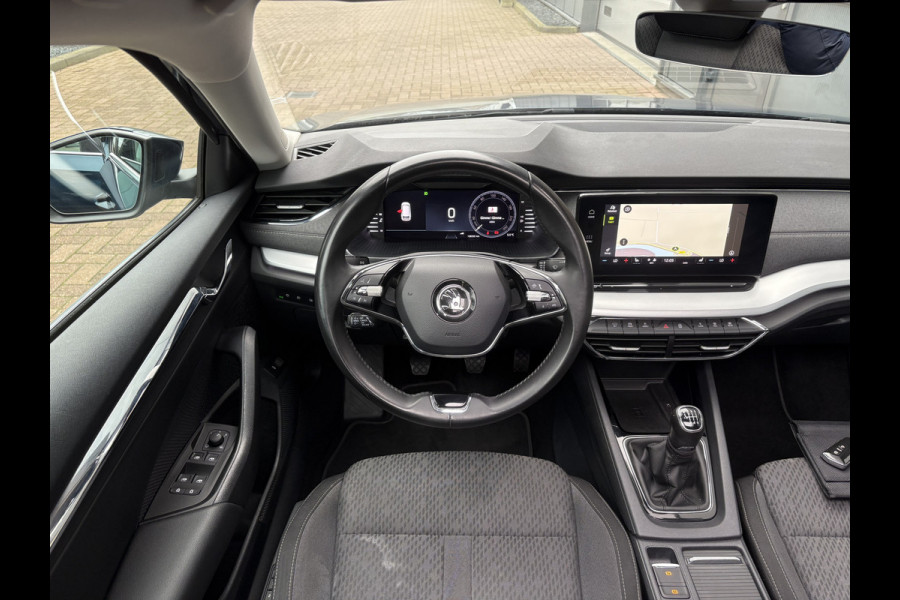 Škoda Octavia Combi 1.5 TSi 150pk First Edition SCHUIFDAK/VIRTUAL/CARPLAY/TREKHAAK/18INCH/STOELVERWARMING