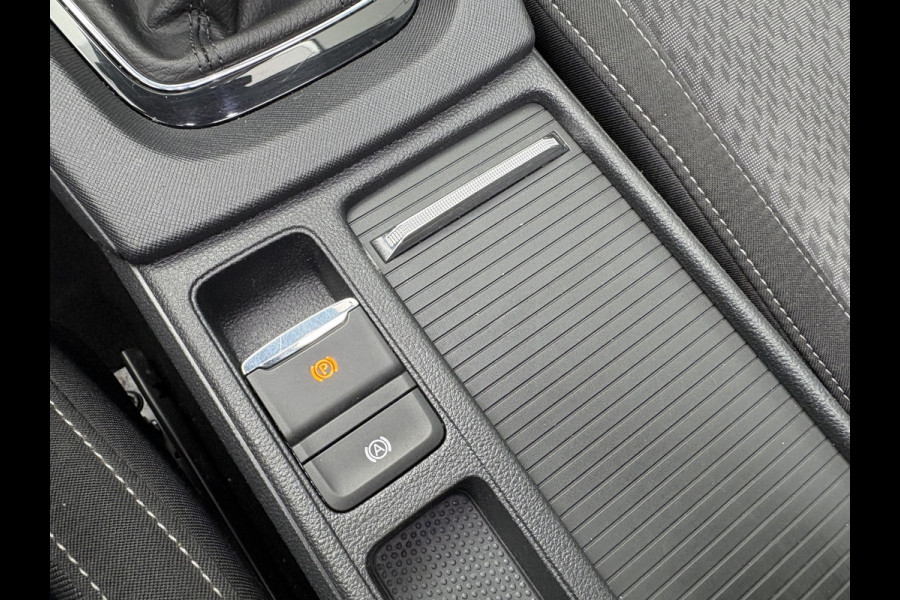 Škoda Octavia Combi 1.5 TSi 150pk First Edition SCHUIFDAK/VIRTUAL/CARPLAY/TREKHAAK/18INCH/STOELVERWARMING