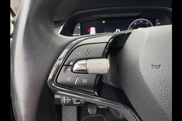 Škoda Octavia Combi 1.5 TSi 150pk First Edition SCHUIFDAK/VIRTUAL/CARPLAY/TREKHAAK/18INCH/STOELVERWARMING