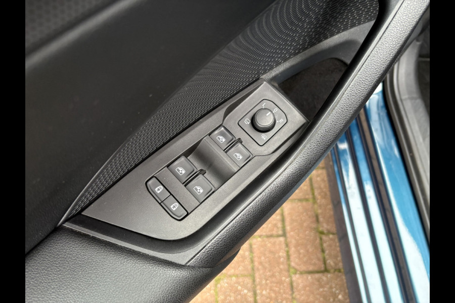 Škoda Octavia Combi 1.5 TSi 150pk First Edition SCHUIFDAK/VIRTUAL/CARPLAY/TREKHAAK/18INCH/STOELVERWARMING