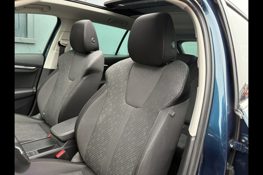 Škoda Octavia Combi 1.5 TSi 150pk First Edition SCHUIFDAK/VIRTUAL/CARPLAY/TREKHAAK/18INCH/STOELVERWARMING