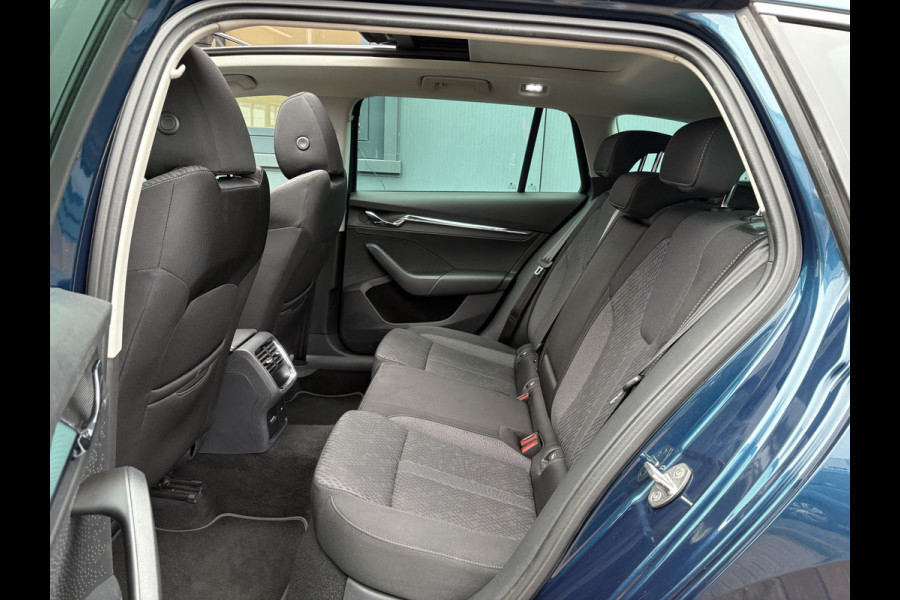 Škoda Octavia Combi 1.5 TSi 150pk First Edition SCHUIFDAK/VIRTUAL/CARPLAY/TREKHAAK/18INCH/STOELVERWARMING