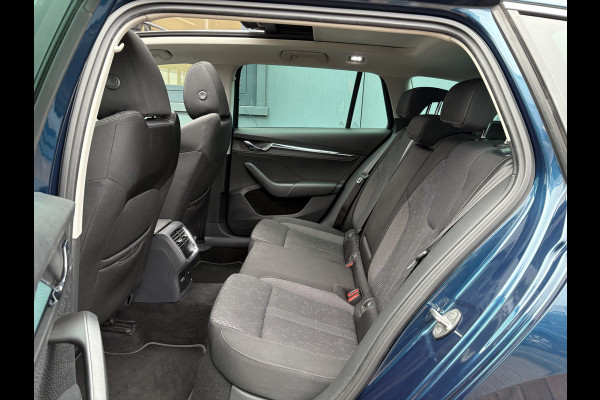 Škoda Octavia Combi 1.5 TSi 150pk First Edition SCHUIFDAK/VIRTUAL/CARPLAY/TREKHAAK/18INCH/STOELVERWARMING