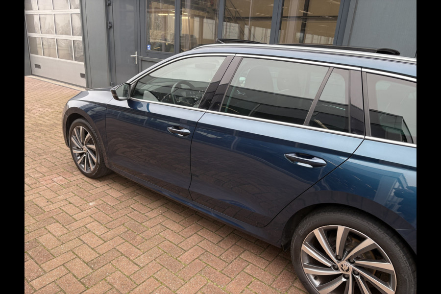 Škoda Octavia Combi 1.5 TSi 150pk First Edition SCHUIFDAK/VIRTUAL/CARPLAY/TREKHAAK/18INCH/STOELVERWARMING
