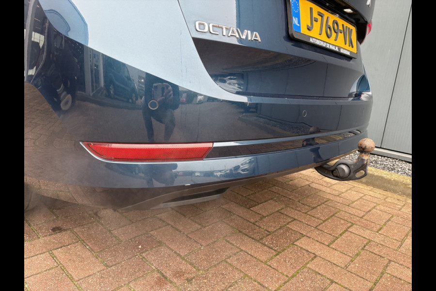 Škoda Octavia Combi 1.5 TSi 150pk First Edition SCHUIFDAK/VIRTUAL/CARPLAY/TREKHAAK/18INCH/STOELVERWARMING