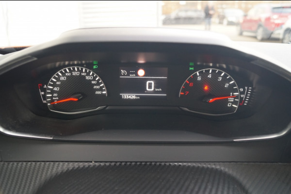 Peugeot 2008 1.2 PureTech Active Pack -NAVI-ECC-PDC-TREKHAAK-