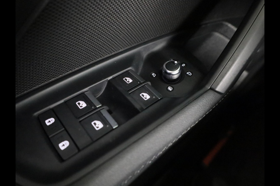 Audi A3 Sportback 35 TFSI S edition 150pk| Panoramadak | 18 inch Lichtmetalen velgen | Apple carplay-/ Android auto | Stoelverwarming