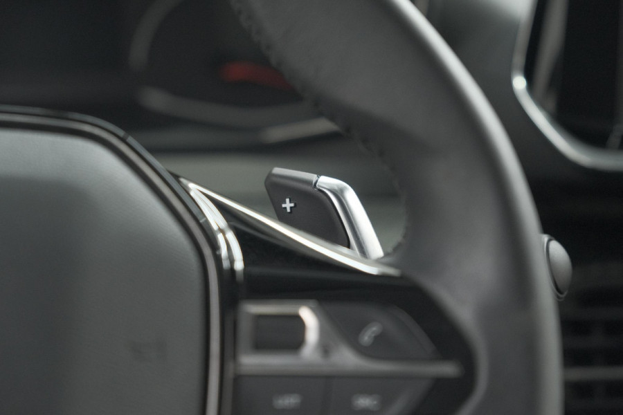 Peugeot 2008 PureTech 130 EAT8 Active | Parkeersensoren | Navigatie | Apple Carplay