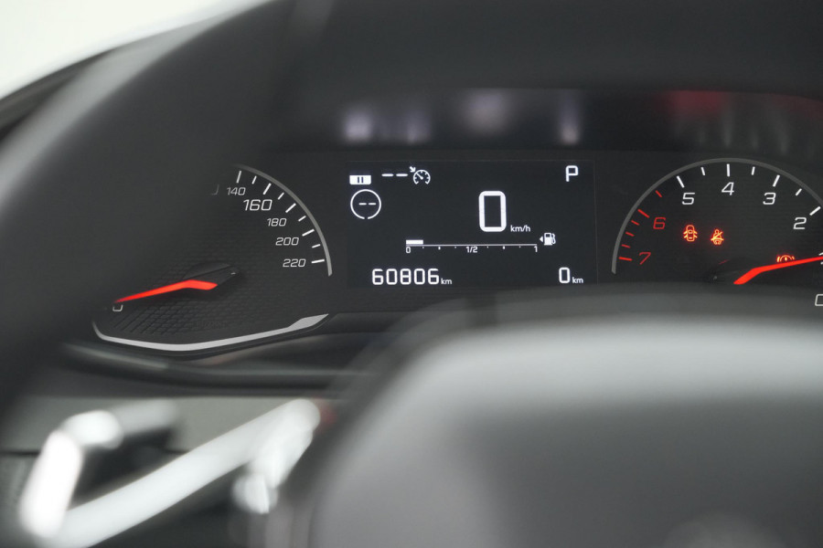 Peugeot 2008 PureTech 130 EAT8 Active | Parkeersensoren | Navigatie | Apple Carplay