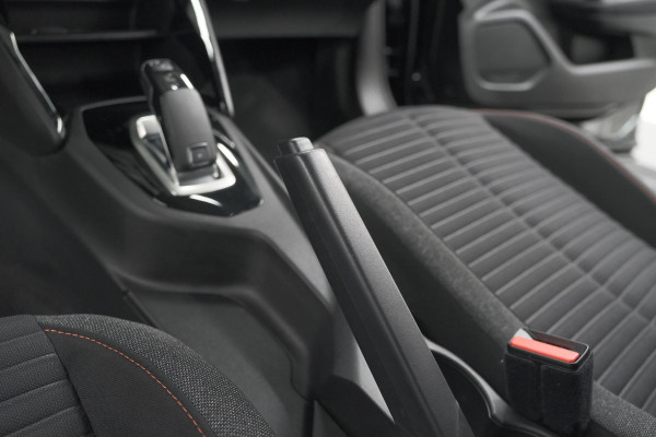 Peugeot 2008 PureTech 130 EAT8 Active | Parkeersensoren | Navigatie | Apple Carplay