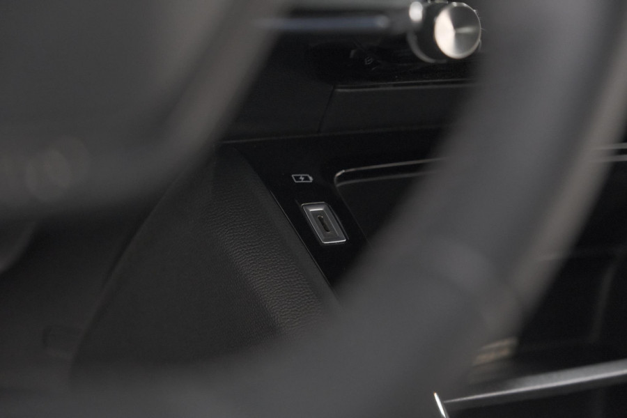 Peugeot 2008 PureTech 130 EAT8 Active | Parkeersensoren | Navigatie | Apple Carplay