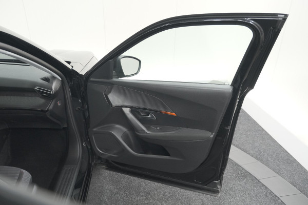 Peugeot 2008 PureTech 130 EAT8 Active | Parkeersensoren | Navigatie | Apple Carplay