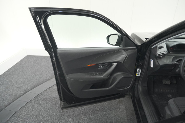 Peugeot 2008 PureTech 130 EAT8 Active | Parkeersensoren | Navigatie | Apple Carplay