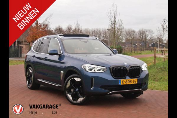 BMW iX3 High Executive 80 kWh | Panoramadak | 360 Camera | Trekhaak | Sfeerverlichting | Head-Up Display | Harman Kardon |