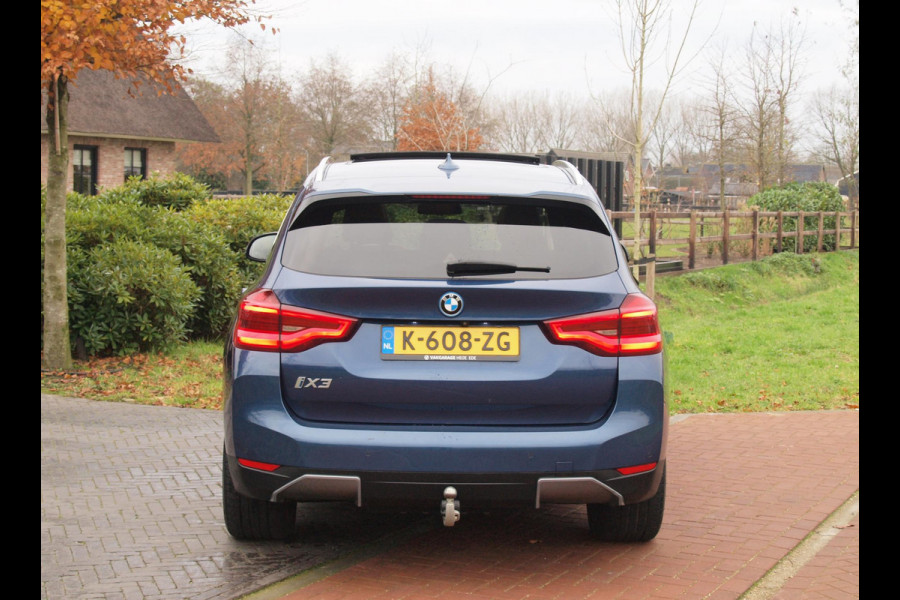 BMW iX3 High Executive 80 kWh | Panoramadak | 360 Camera | Trekhaak | Sfeerverlichting | Head-Up Display | Harman Kardon |