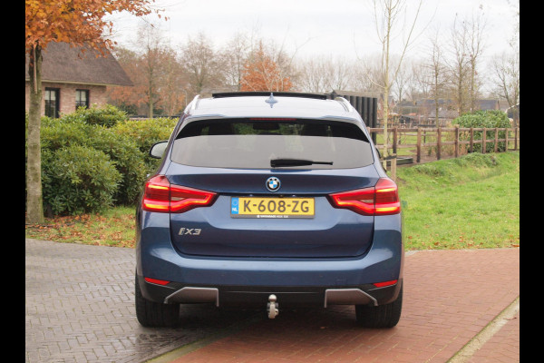BMW iX3 High Executive 80 kWh | Panoramadak | 360 Camera | Trekhaak | Sfeerverlichting | Head-Up Display | Harman Kardon |