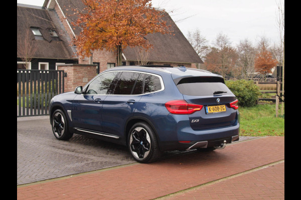 BMW iX3 High Executive 80 kWh | Panoramadak | 360 Camera | Trekhaak | Sfeerverlichting | Head-Up Display | Harman Kardon |