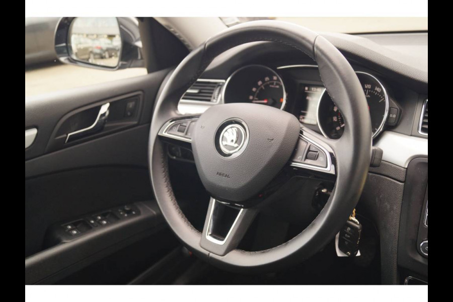 Škoda Superb Combi 1.6 TDI Champs Elysees -NAVI-XENON-PDC-