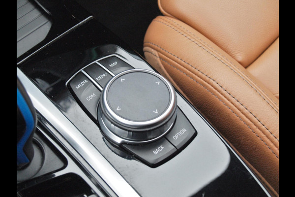 BMW iX3 High Executive 80 kWh | Panoramadak | 360 Camera | Trekhaak | Sfeerverlichting | Head-Up Display | Harman Kardon |