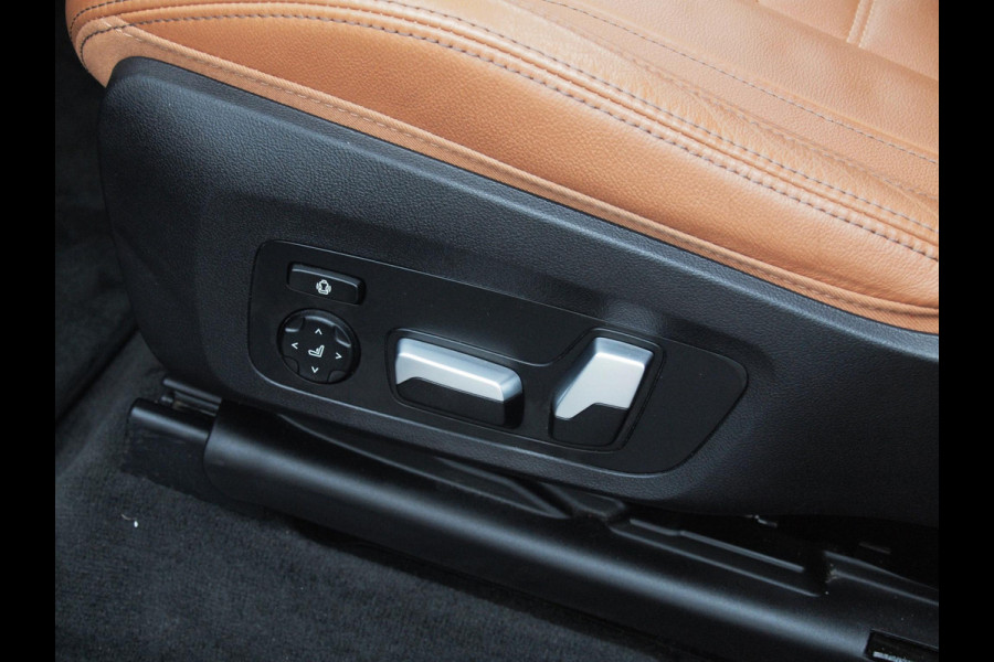 BMW iX3 High Executive 80 kWh | Panoramadak | 360 Camera | Trekhaak | Sfeerverlichting | Head-Up Display | Harman Kardon |