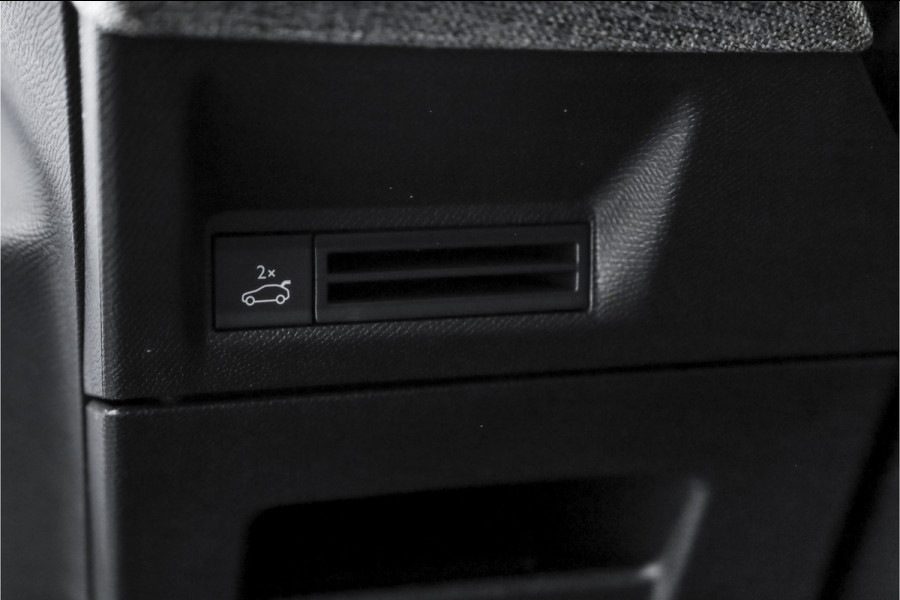 Peugeot 3008 1.2 Hybrid 145 GT | Dig. Cockpit | Adapt. Cruise | Stoel-+stuurverw. | PDC | Camera | NAV+App. Connect | ECC | 19" LM | 0546