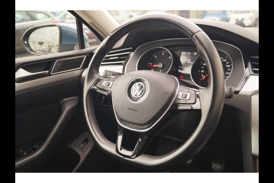 Volkswagen Passat 1.6 TDI Business Edition -NAVI-PDC-ECC-LED-