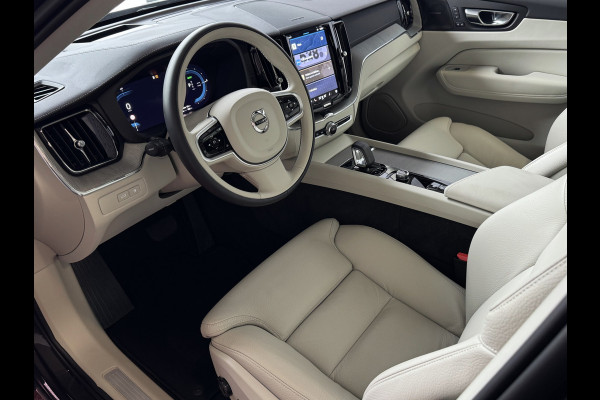Volvo XC60 2.0 T6 350 PK CREME.LEER PHEV SCHUIFDAK AWD ULTRA BRIGHT LONG RANGE PANO HARMAN/KARDON HEADUP ELEK.KLEP phev . panorama pano