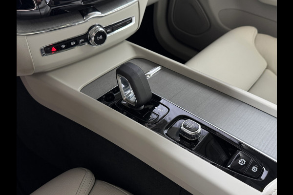 Volvo XC60 2.0 T6 350 PK CREME.LEER PHEV SCHUIFDAK AWD ULTRA BRIGHT LONG RANGE PANO HARMAN/KARDON HEADUP ELEK.KLEP phev . panorama pano