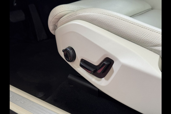 Volvo XC60 2.0 T6 350 PK CREME.LEER PHEV SCHUIFDAK AWD ULTRA BRIGHT LONG RANGE PANO HARMAN/KARDON HEADUP ELEK.KLEP phev . panorama pano