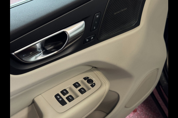 Volvo XC60 2.0 T6 350 PK CREME.LEER PHEV SCHUIFDAK AWD ULTRA BRIGHT LONG RANGE PANO HARMAN/KARDON HEADUP ELEK.KLEP phev . panorama pano
