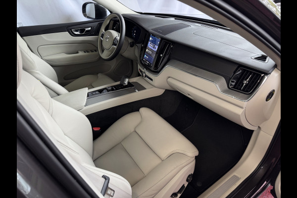 Volvo XC60 2.0 T6 350 PK CREME.LEER PHEV SCHUIFDAK AWD ULTRA BRIGHT LONG RANGE PANO HARMAN/KARDON HEADUP ELEK.KLEP phev . panorama pano